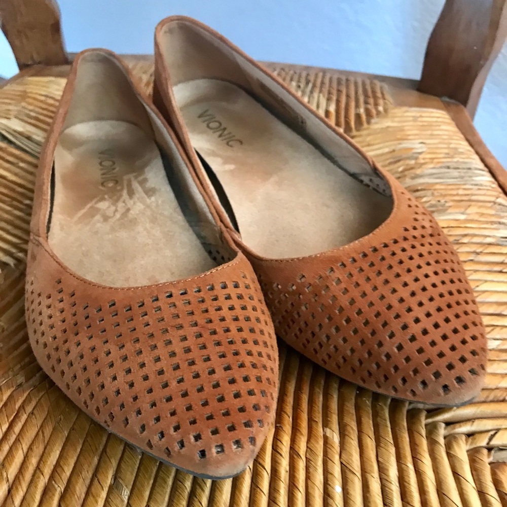 Vionic perforated suede flats — Posey sz 6.5